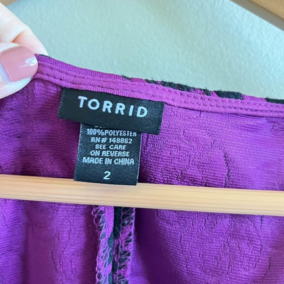 Torrid Floral Hi-Lo Peplum Top Purple Rose Size 2 US Size 2X V Neck Sleeveless - Picture 3 of 6